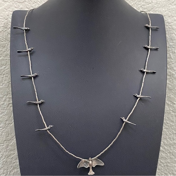 Vintage Native American Zuni Southwestern Liquid Silver Bird Fetish Necklace - Picture 4 of 16